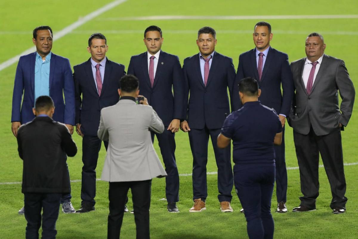 La Cybertruck de la 40, jugador casi se traga un confeti, los chalecos y locura de Espinel: las fotos más curiosas del título del Olimpia