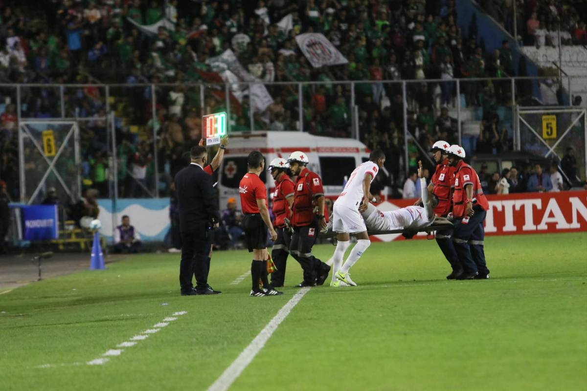 La Cybertruck de la 40, jugador casi se traga un confeti, los chalecos y locura de Espinel: las fotos más curiosas del título del Olimpia