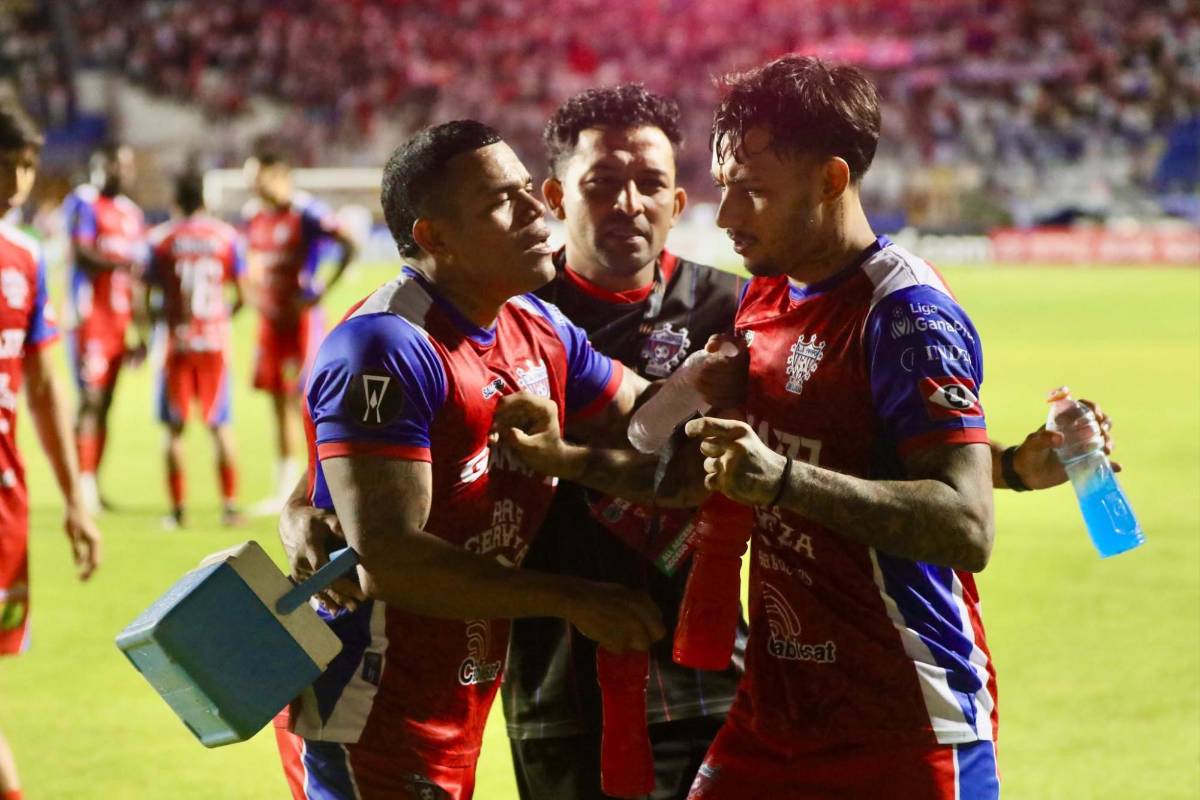 Periodista salvadoreño sigue la polémica y responde a Menjívar: Matonería de cantina