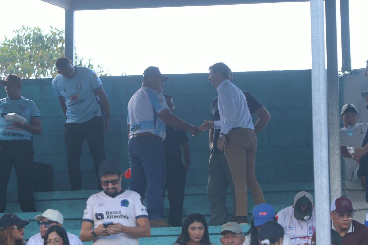 Europeos en las gradas, las bellezas de La Paz y en el muro para ver el Génesis vs Olimpia
