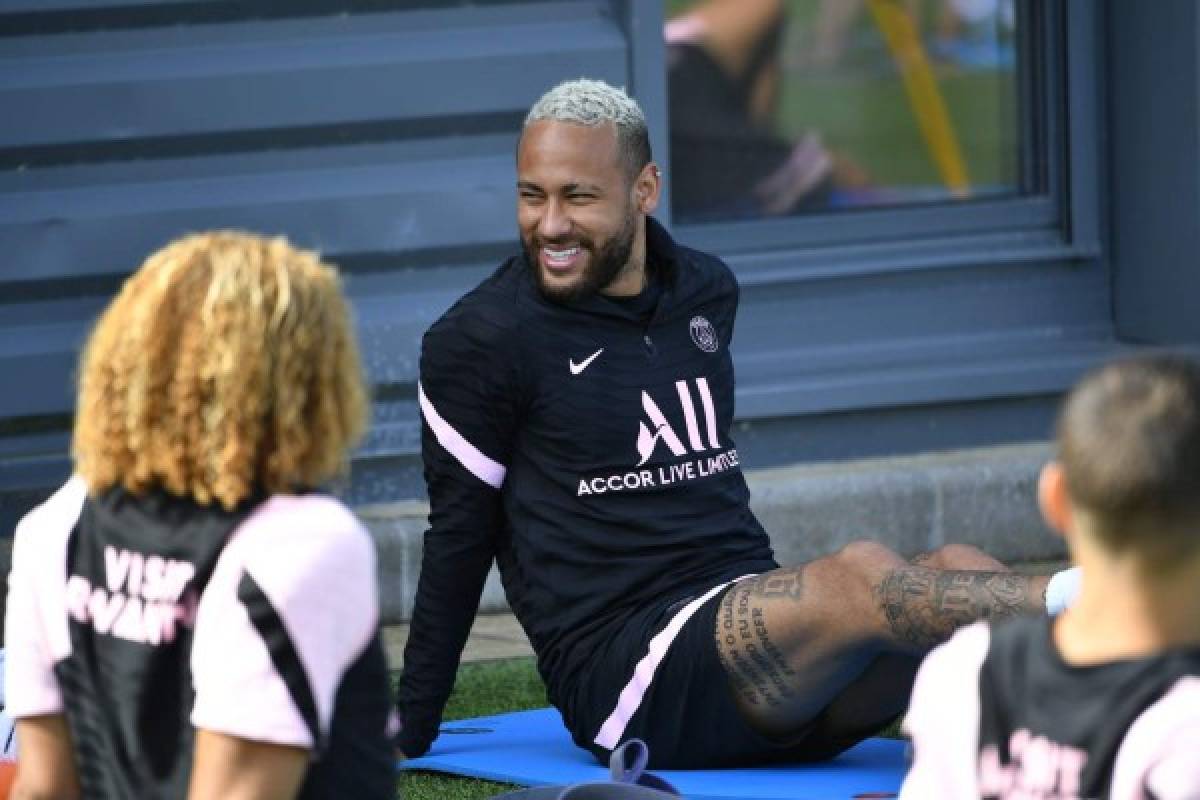 Messi se parte de la risa y su pulso con Neymar: así fue el segundo entrenamiento del argentino con el PSG
