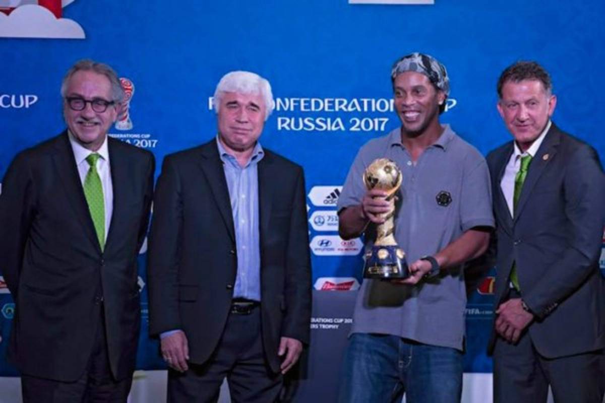 Ronaldinho presenta en México la Copa Confederaciones 2017