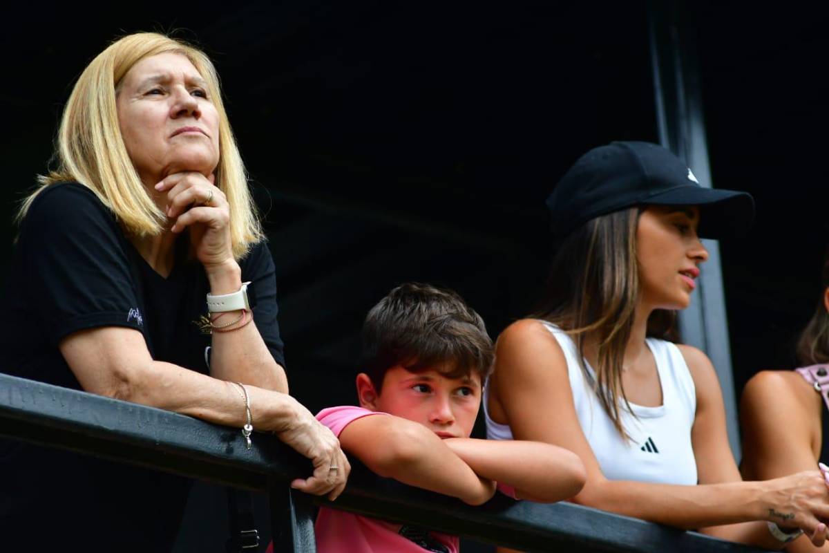 Antonela Roccuzzo y Thiago Messi causan locura en su estadía por Rosario ¿qué pasó con Leo Messi?