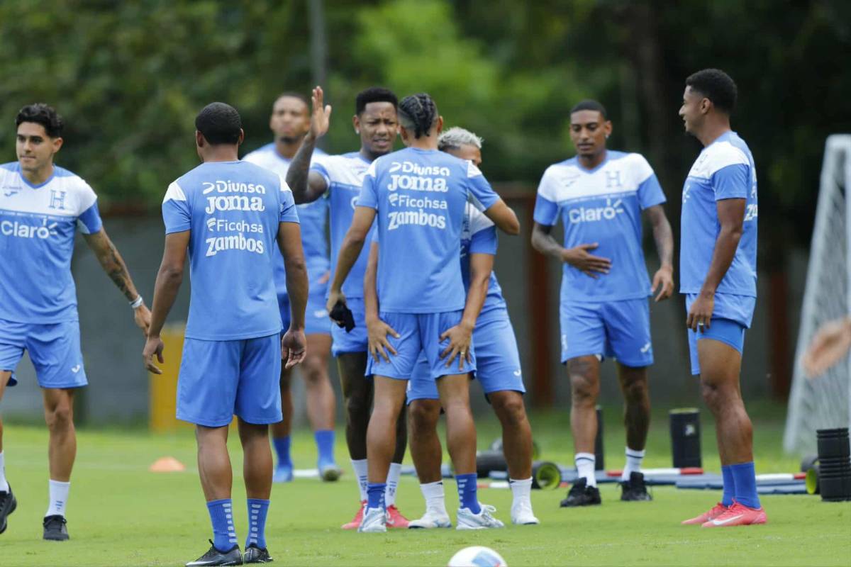 El 'desnudo' del Romántico Quioto, el gesto de Luis Palma y el legionario que se bajó del avión directo a entrenar