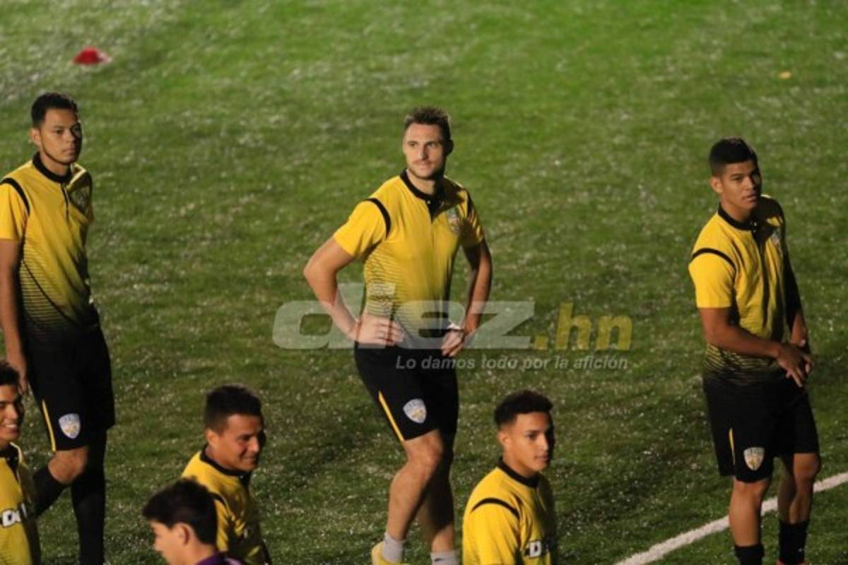 El primer día del ruso en Honduras: Su bienvenida y la 'bolsita' para implementos