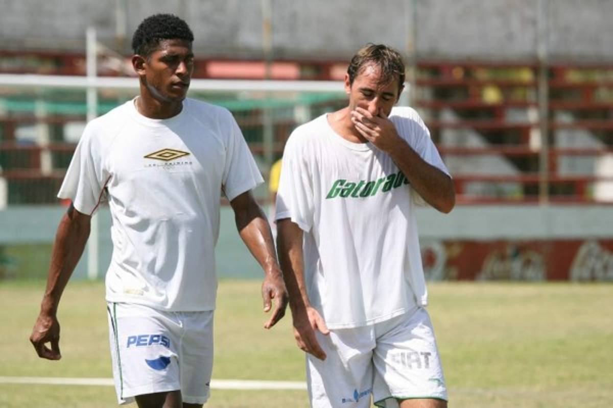 ¡Uno más a la lista! El nuevo y loco look de Carlo Costly con el Marathón