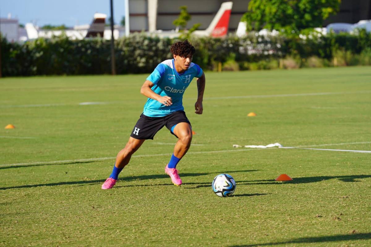 Choco Lozano y David Ruiz, los más buscados por la afición, Luis Palma se sumó a la Selección y hubo visita especial
