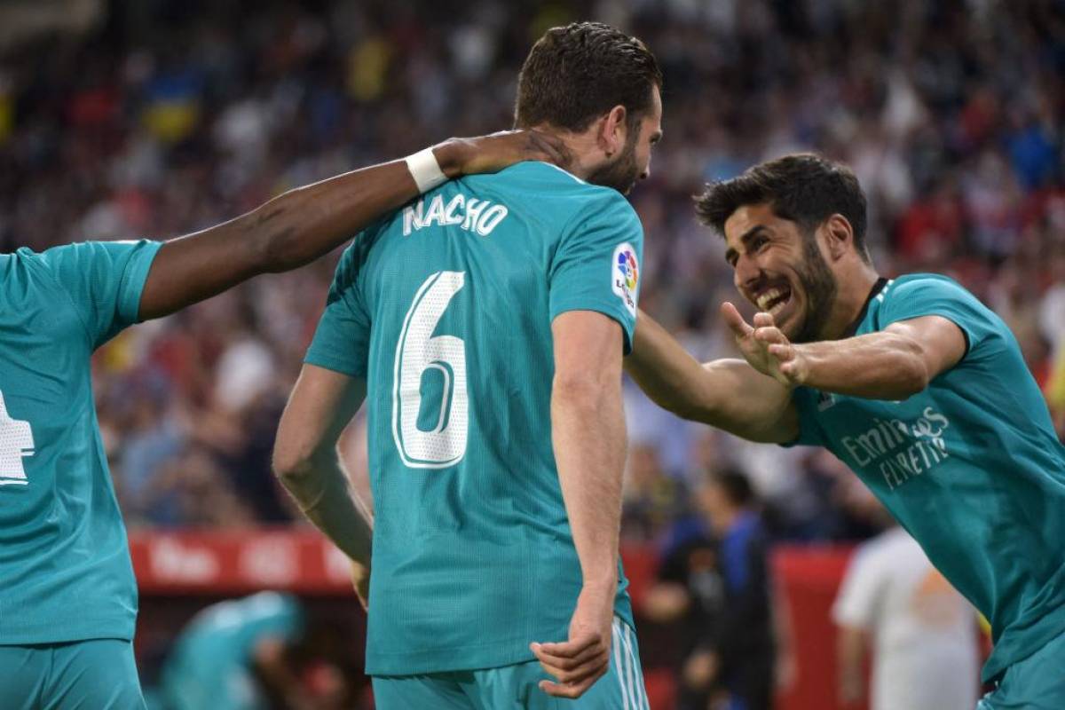 Las fotos de la increíble remontada del Real Madrid: Alaba celebra con otra silla y la bronca de Vinicius