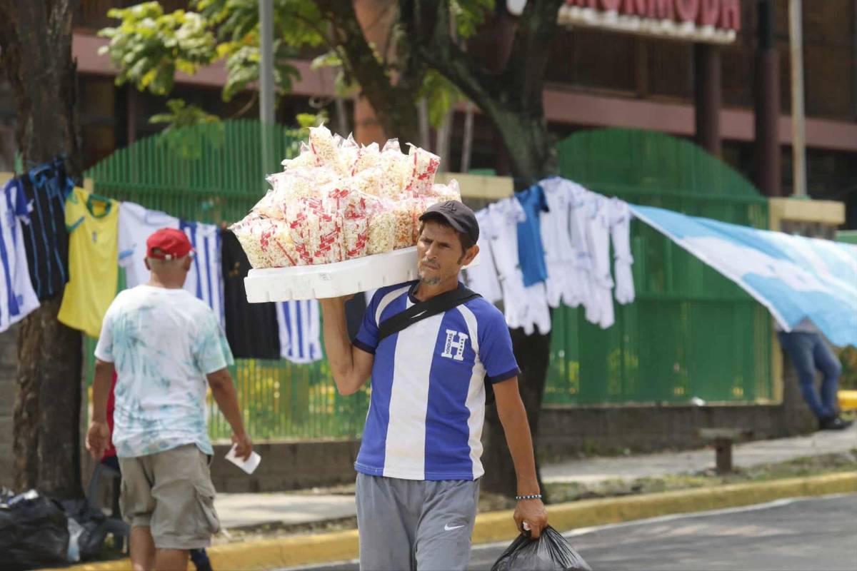 El ambiente que ya se vive en el Morazán por el Honduras-Costa Rica: hermosa aficionada y los ticos se hacen sentir