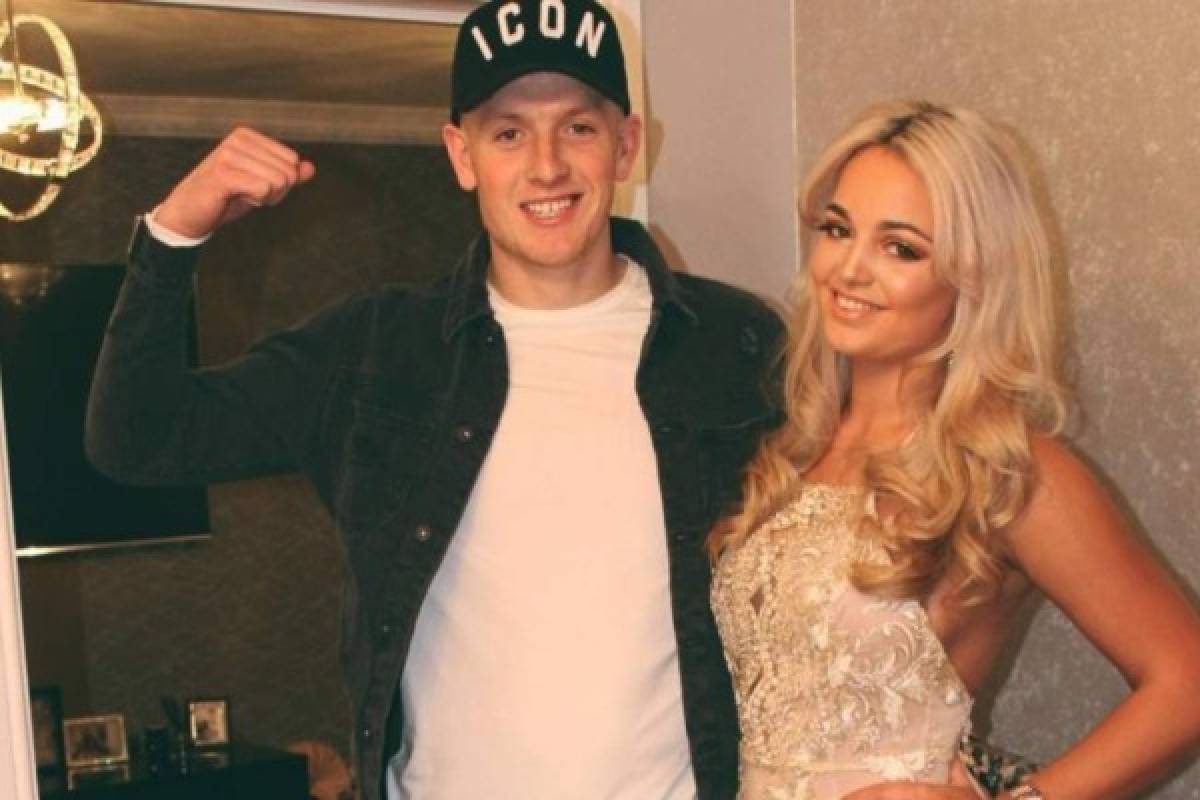 Jordan Pickford no hace caso a la cuarentena del coronavirus y se va a ver boxeo con su mujer