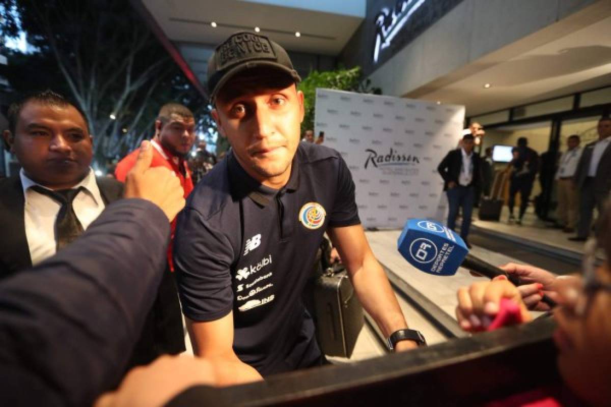 ¡Autógrafos, selfies y lágrimas! Keylor Navas desata locura a su llegada a Guatemala