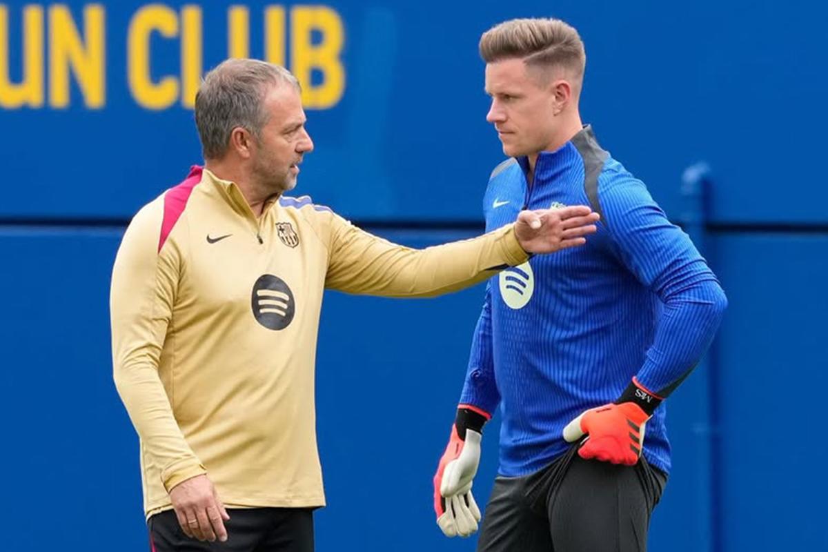 Hansi Flick se lo confirmó a Deco: los cinco jugadores del Barcelona que deben salir en el mercado de verano