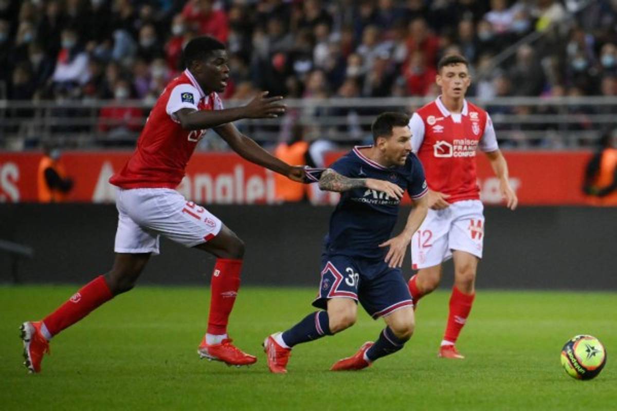 Así fue el debut de Messi con PSG: Rival le pide una foto, invitado de lujo y ¿Mbappé se despidió?