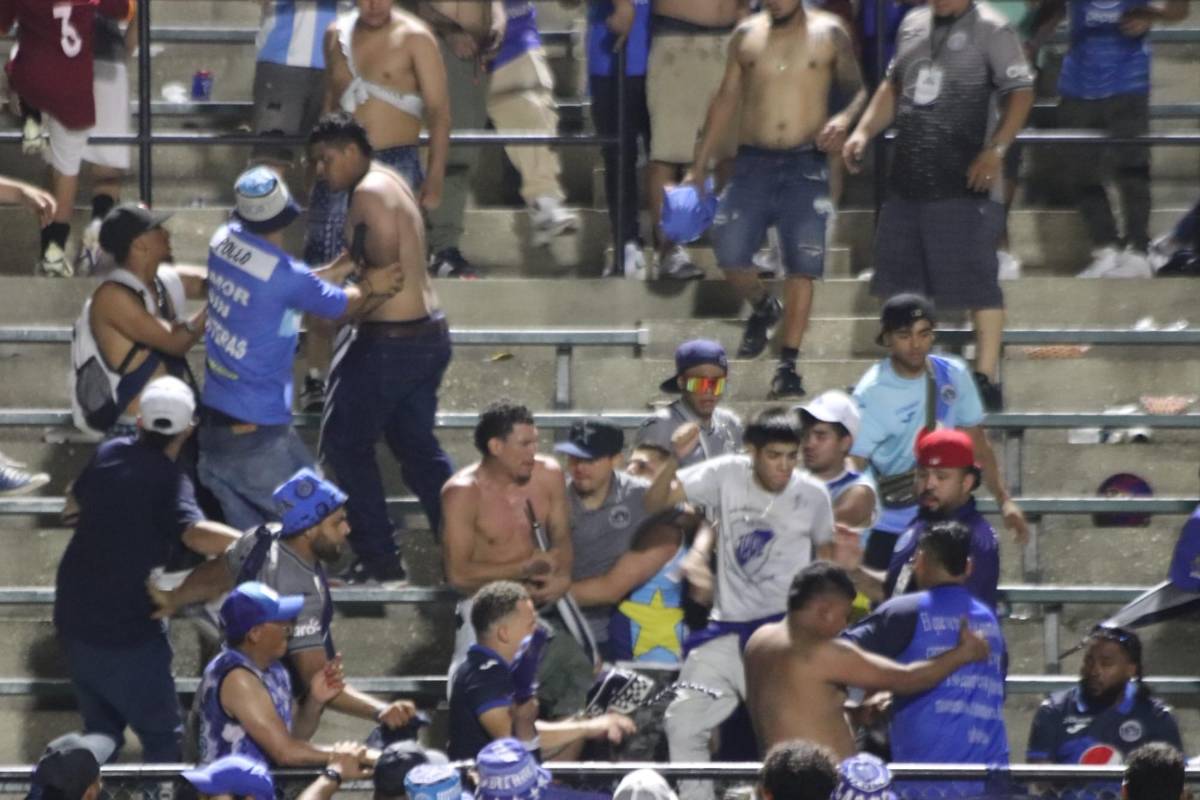 ¡Batalla campal entre aficionados del Motagua en amistoso en USA! La razón de los golpes y la policía intervino