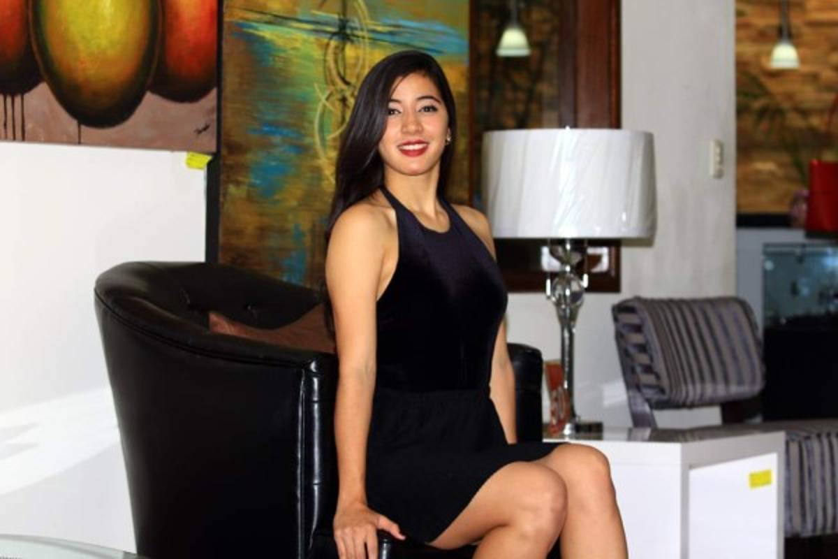 ¡BELLEZA! Así es Carolina Vaquedano, la chica que engalana 180 grados