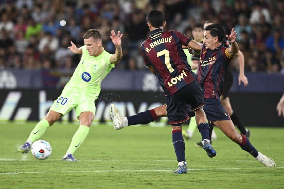 El polémico penal que indignó al Barcelona y Pedri lidera la remontada; Flick lo puso de titular y acaba con los rumores