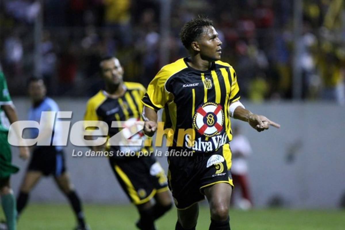 La trayectoria de Carlos Pavón en imágenes