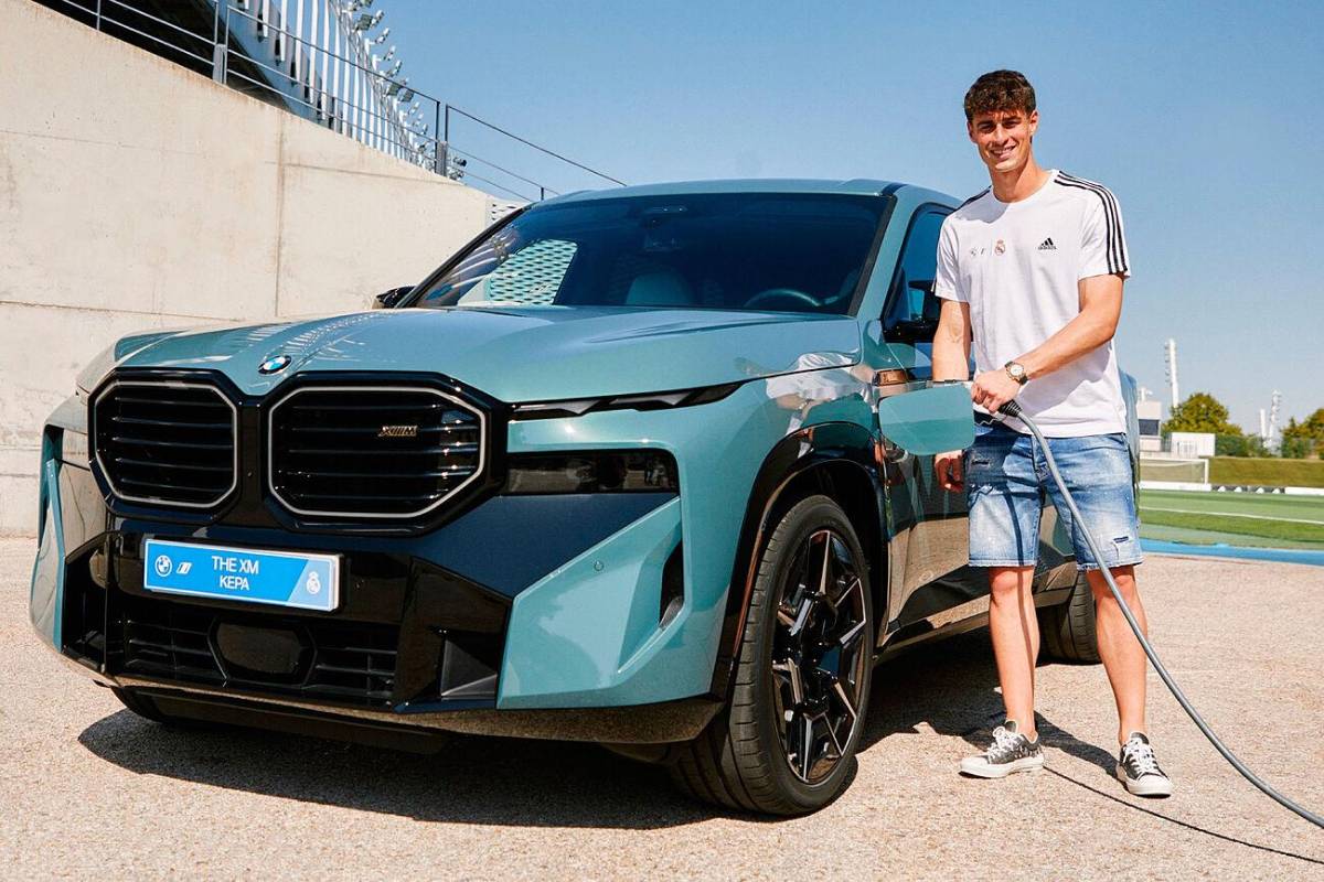 Bellingham eligió el auto más caro: Así son los BMW que escogieron los jugadores del Real Madrid