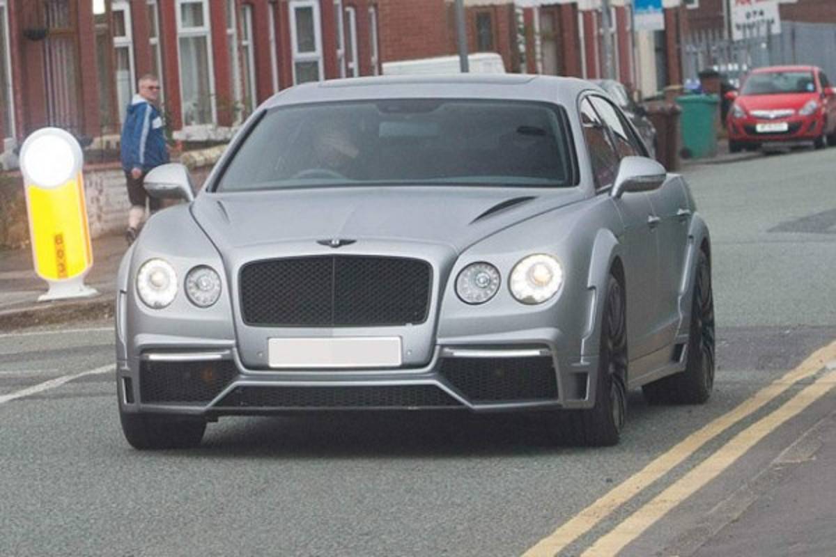 Jesús Navas deja su humilde coche y se compra un supercarro de lujo