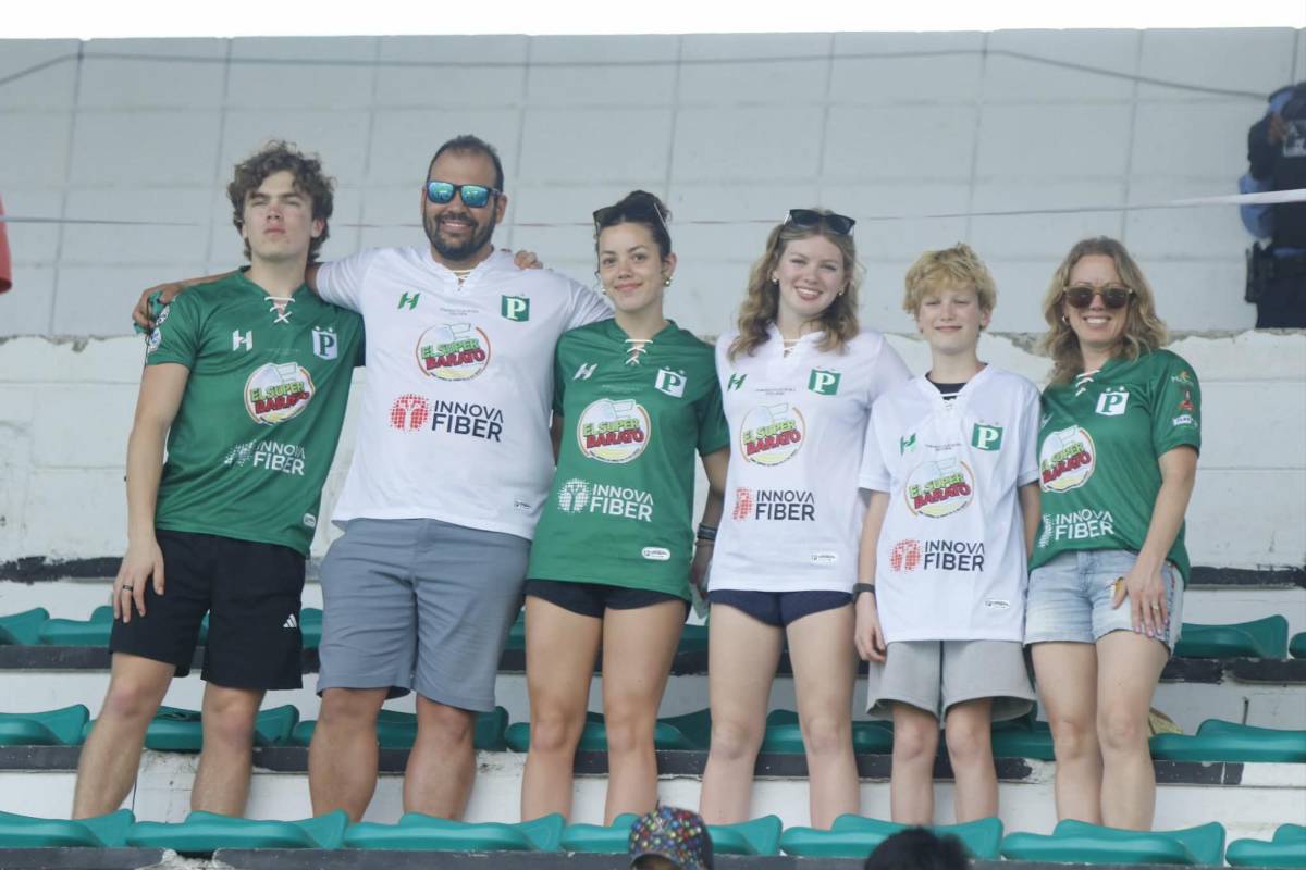 La preciosa rubia en las gradas que opacó a las modelos en el Excélsior y la leyenda hondureña que apoyó a Platense