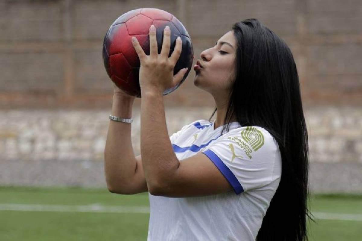 Sol Mejía la bellísima futbolista hondureña y goleadora del Olimpia