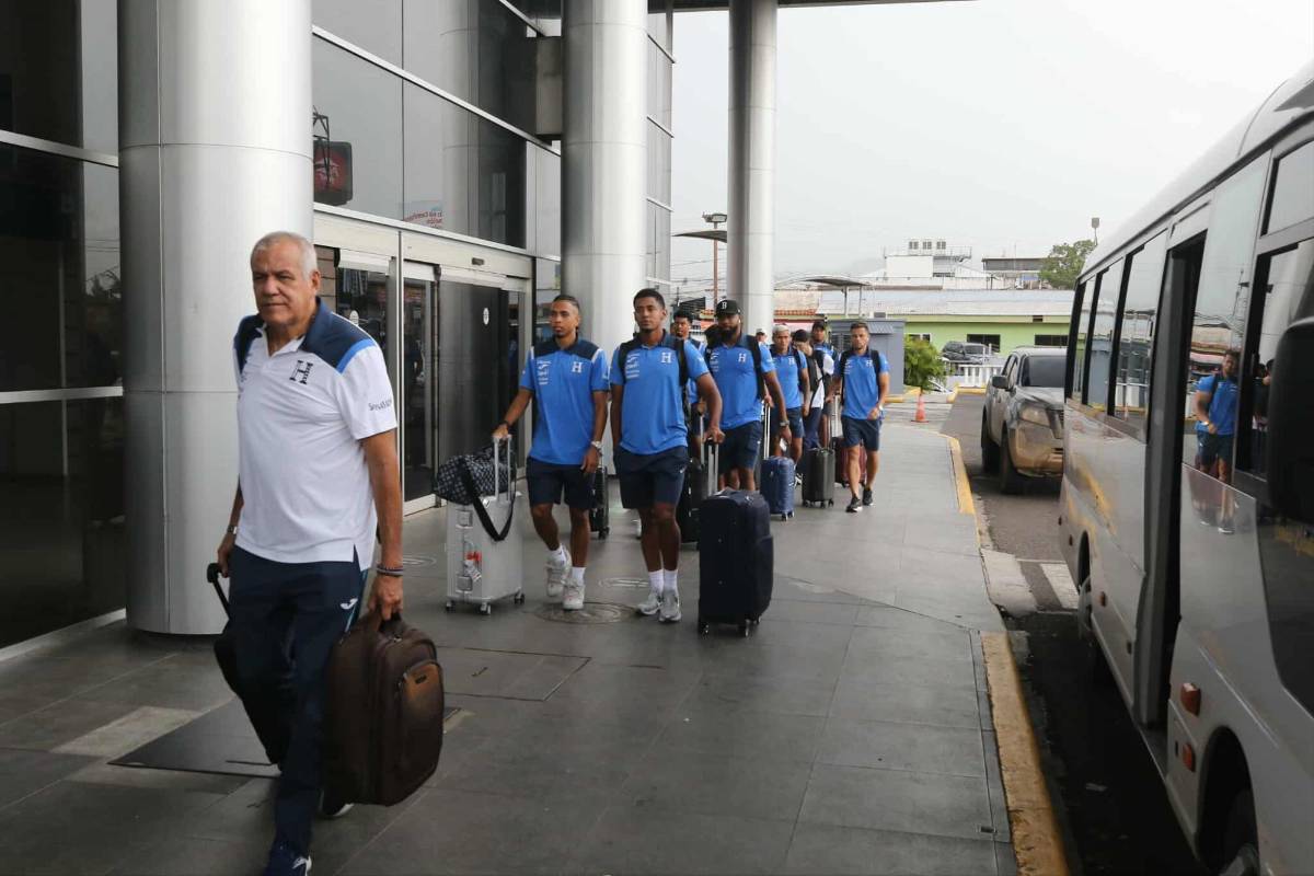 Entre risas y seriedad: así llegó Honduras a Tegucigalpa tras el empate ante Costa Rica y que ahora solo se concentra en Haití