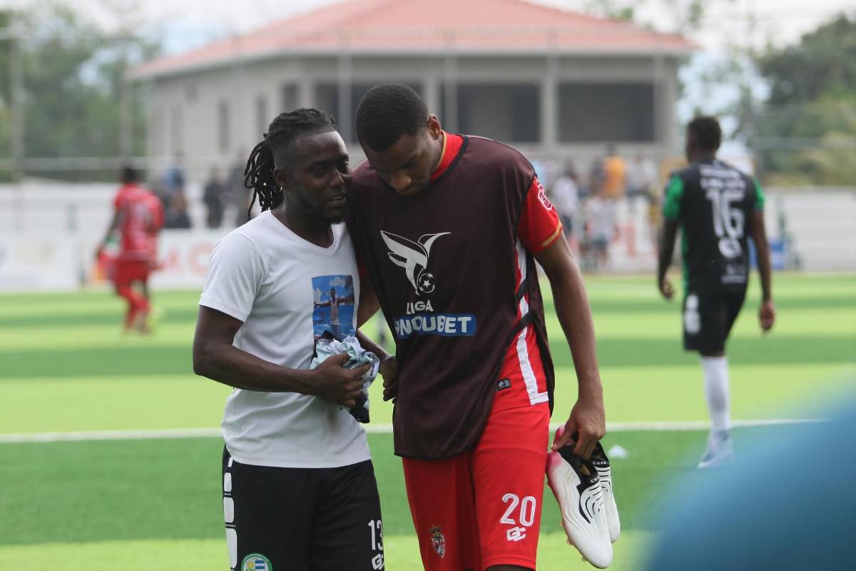 ¡La tristeza del descenso! Los jugadores del Real Sociedad en llanto y desconsolados, ¿qué pasó con Rony Martínez?