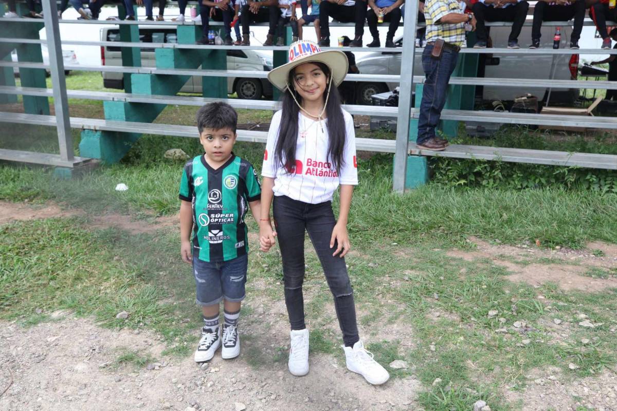 Las bellas olanchanas de San Francisco de La Paz se dejan ver, la preciosa aficionada de Olimpia y, ¿qué llevaba Marcos Montiel?