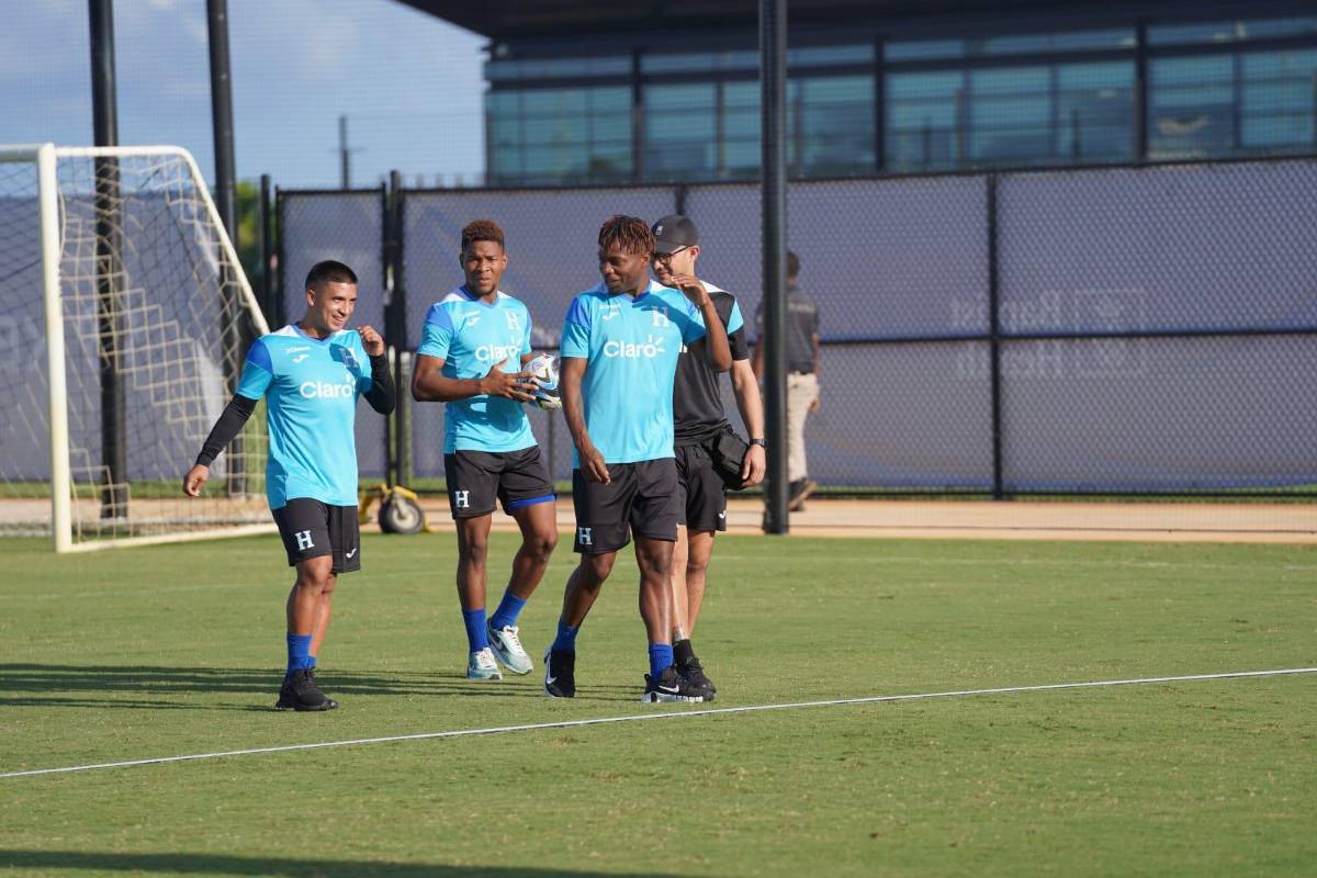 Choco Lozano y David Ruiz, los más buscados por la afición, Luis Palma se sumó a la Selección y hubo visita especial