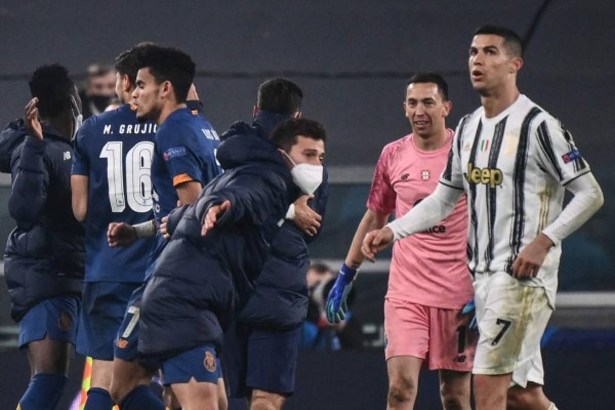 Solo, impotente y con un golpe: La frustración de Cristiano Ronaldo tras eliminación de la Juventus en Champions