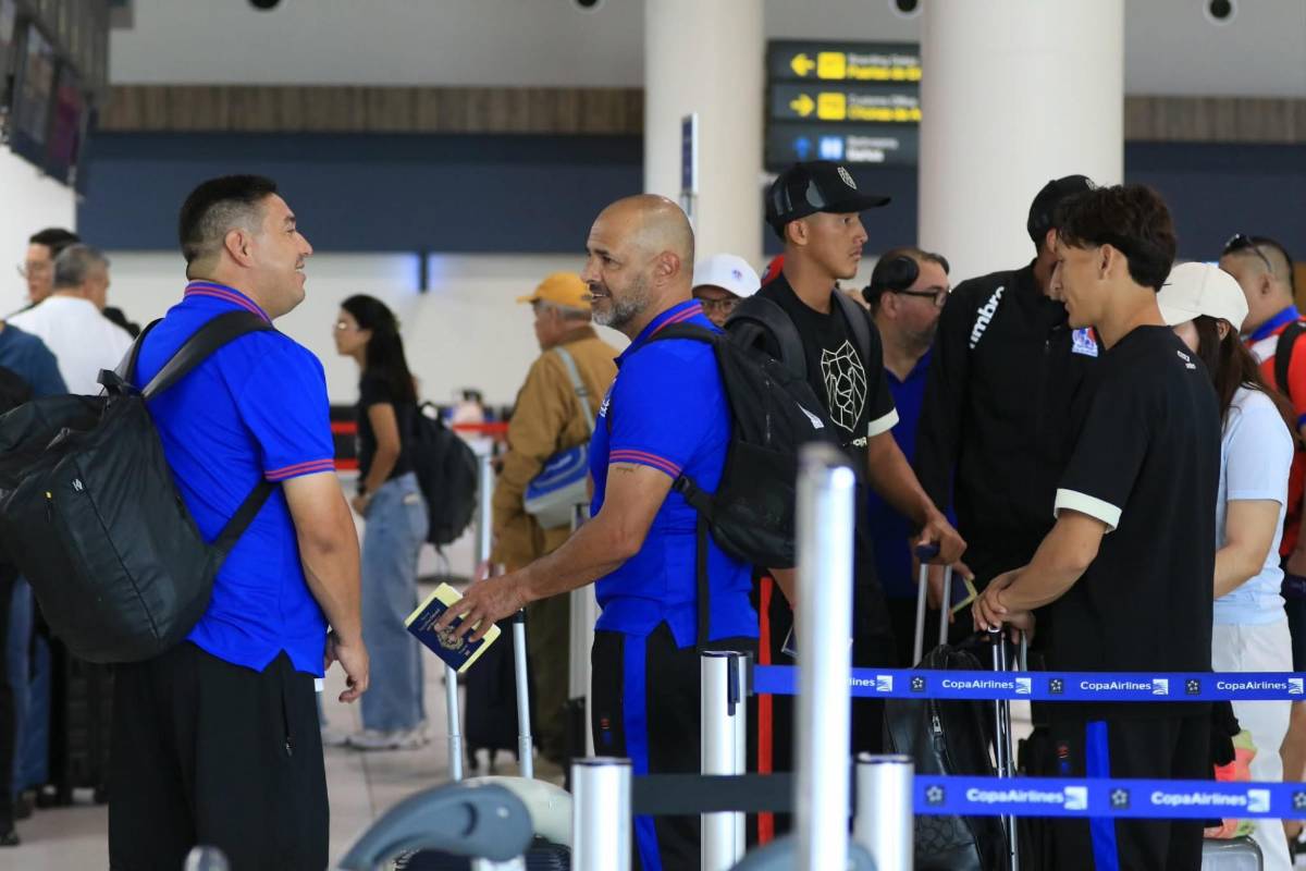 Menjívar y Edwin fueron sorprendidos y fan robó suspiros: Olimpia voló a Panamá