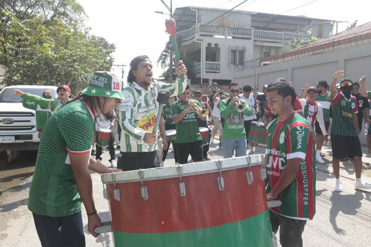 La argentina que robó miradas en el Marathón vs Olimpia: Jugador llegó con suéter entre el calor predominante y el hermoso color del ambiente