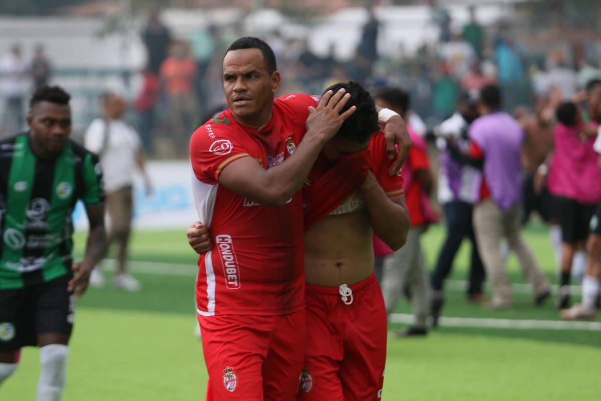 ¡La tristeza del descenso! Los jugadores del Real Sociedad en llanto y desconsolados, ¿qué pasó con Rony Martínez?