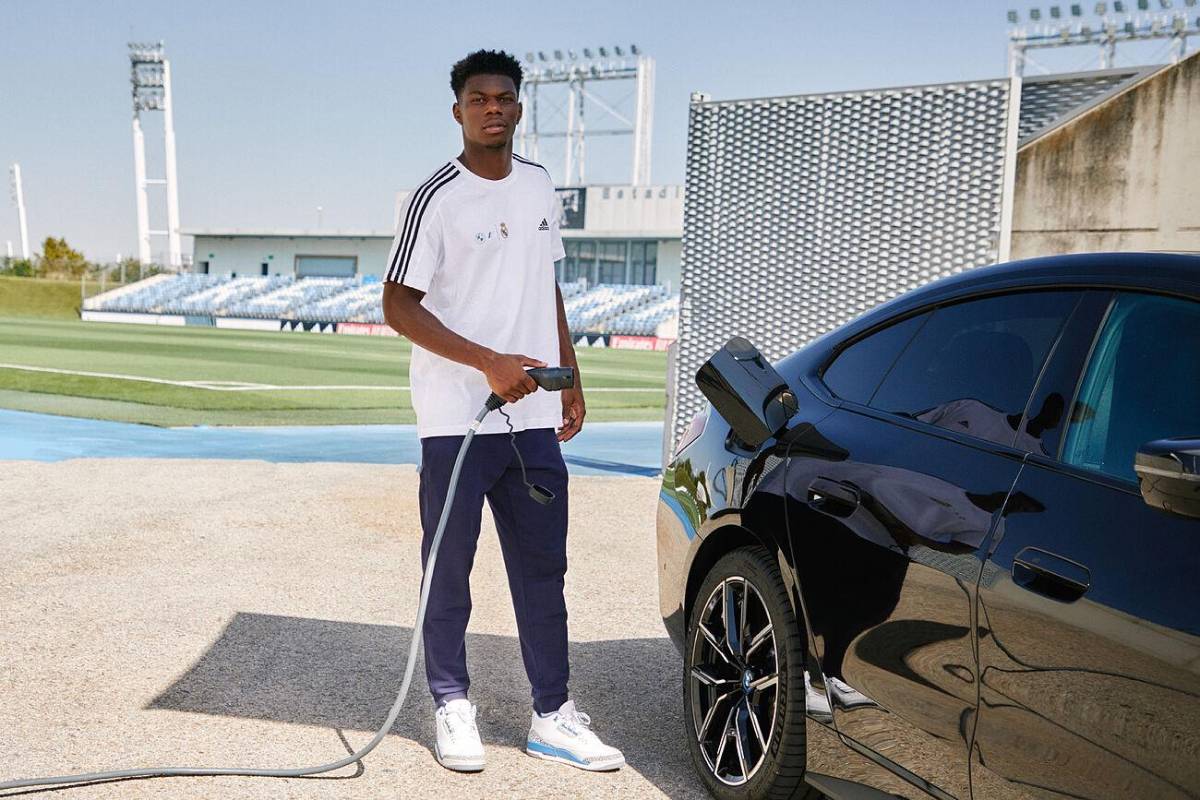 Bellingham eligió el auto más caro: Así son los BMW que escogieron los jugadores del Real Madrid