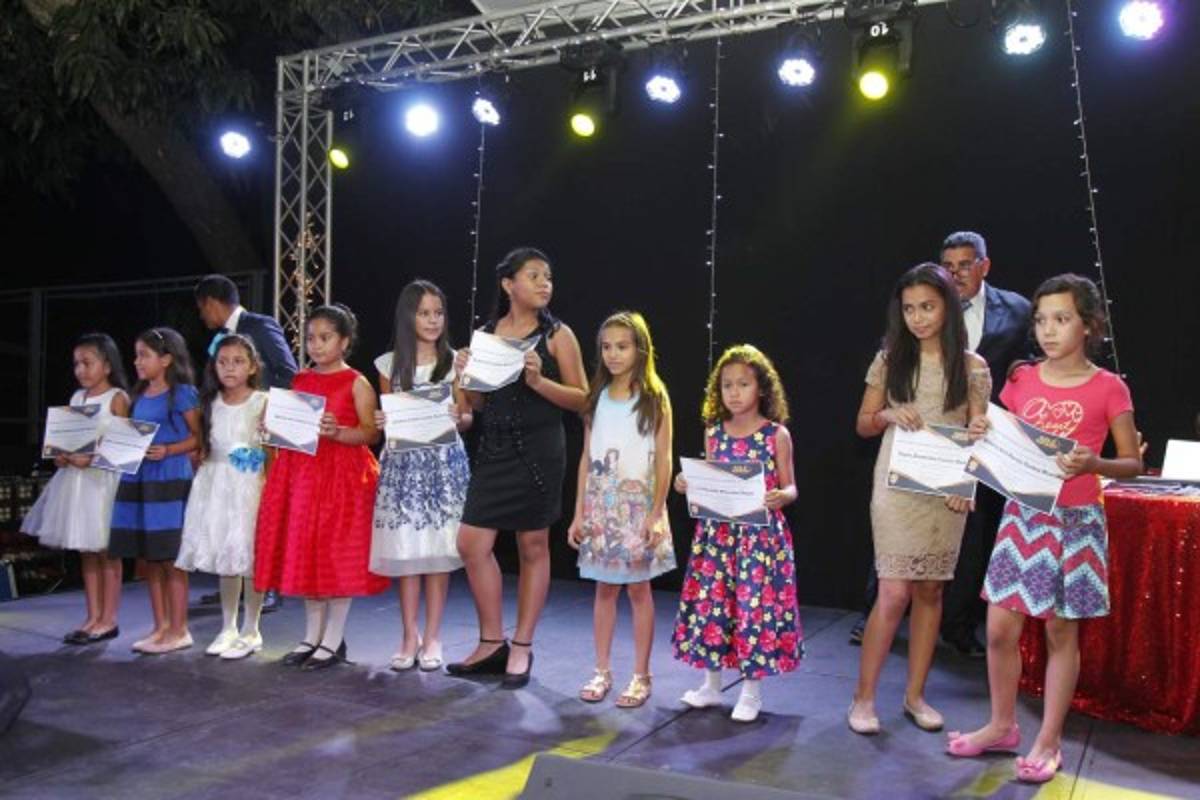 A lo FIFA, se realizó la Gala Kifaru del Instituto Happy New Dawn