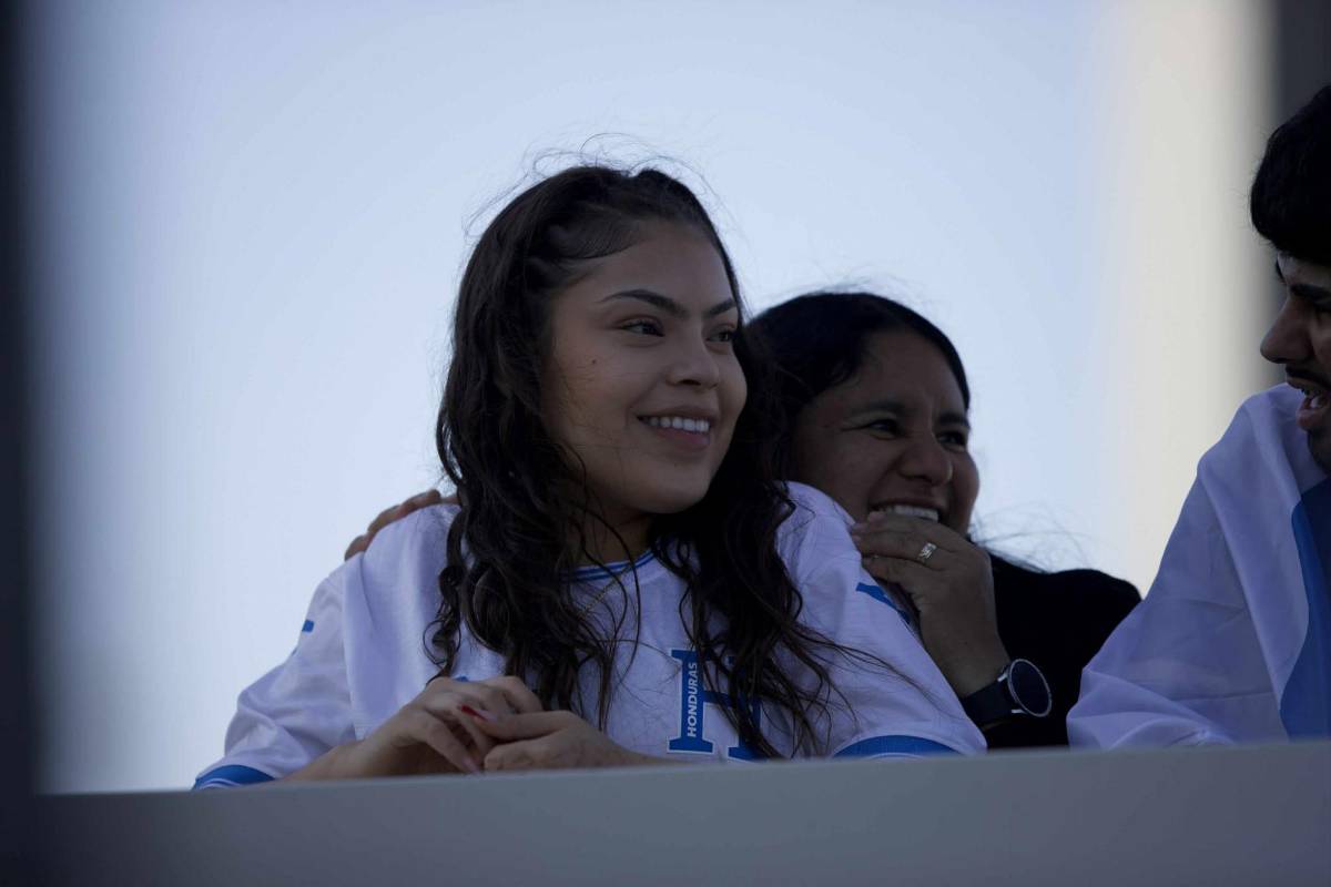 ¡Imponentes catrachas! Bellas hondureñas se hacen sentir apoyando en Copa Oro contra Curazao