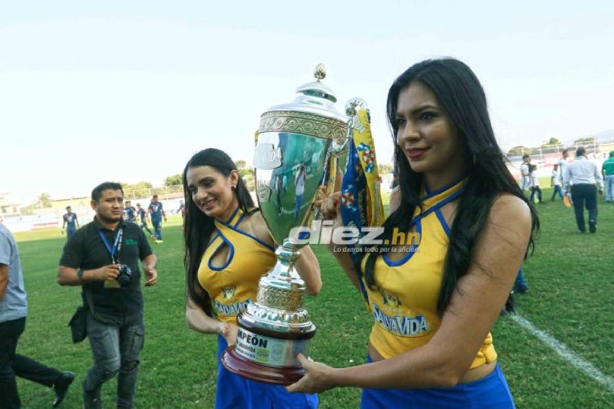 NO VISTE EN TV: La chica del escote, bellezas y ambientazo en el Excélsior