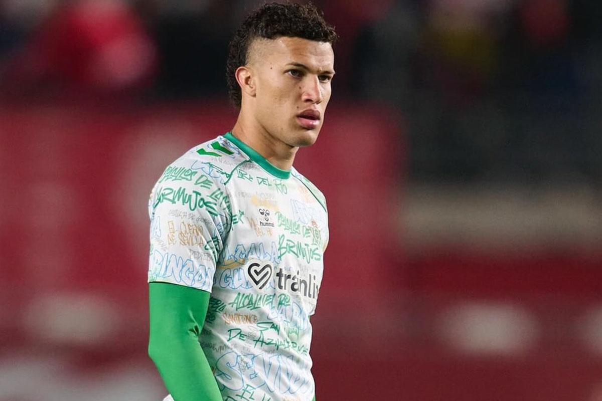 Escándalo en LaLiga: lo borraron'' del equipo por salir con la hija de una leyenda del club