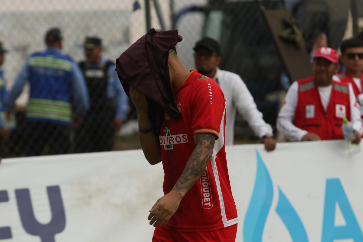 ¡La tristeza del descenso! Los jugadores del Real Sociedad en llanto y desconsolados, ¿qué pasó con Rony Martínez?