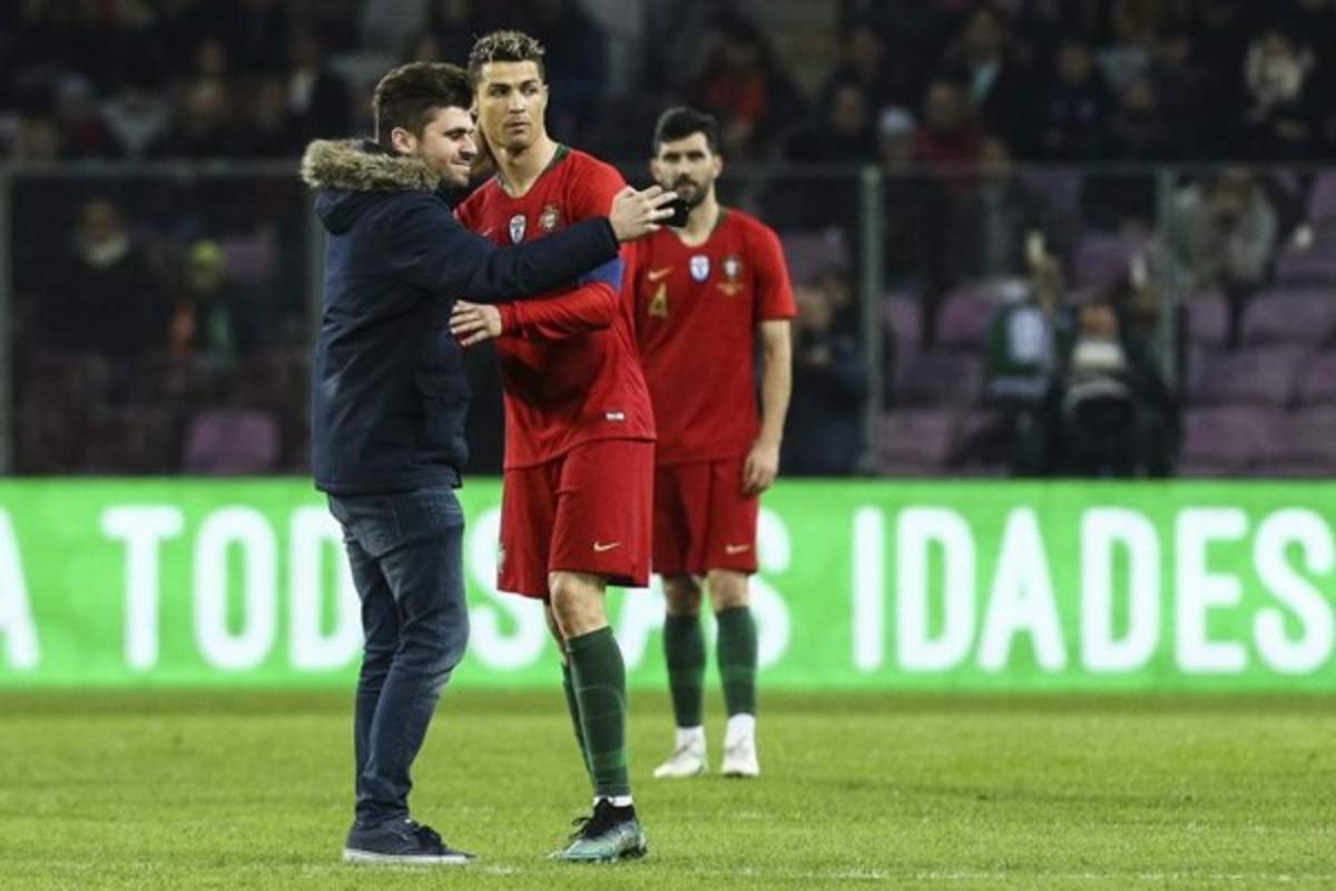 LOCURA: Boxers y hasta besitos para Cristiano Ronaldo en la derrota contra Holanda