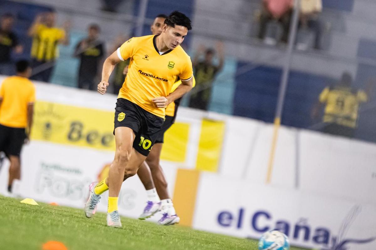 Listo el FVS en el Morazán: lindas aficionadas y el ambiente que se vivió en el Real España-Marathón