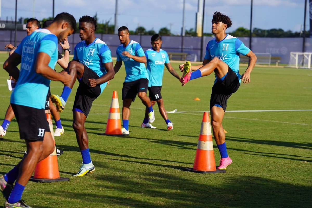 Choco Lozano y David Ruiz, los más buscados por la afición, Luis Palma se sumó a la Selección y hubo visita especial