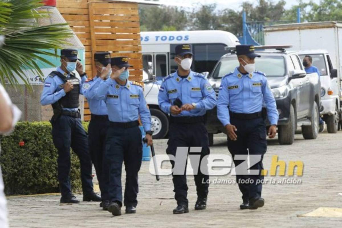 Honduras vs Panamá: El estadio Olímpico con lona, anillos de seguridad y primeros hinchas en llegar