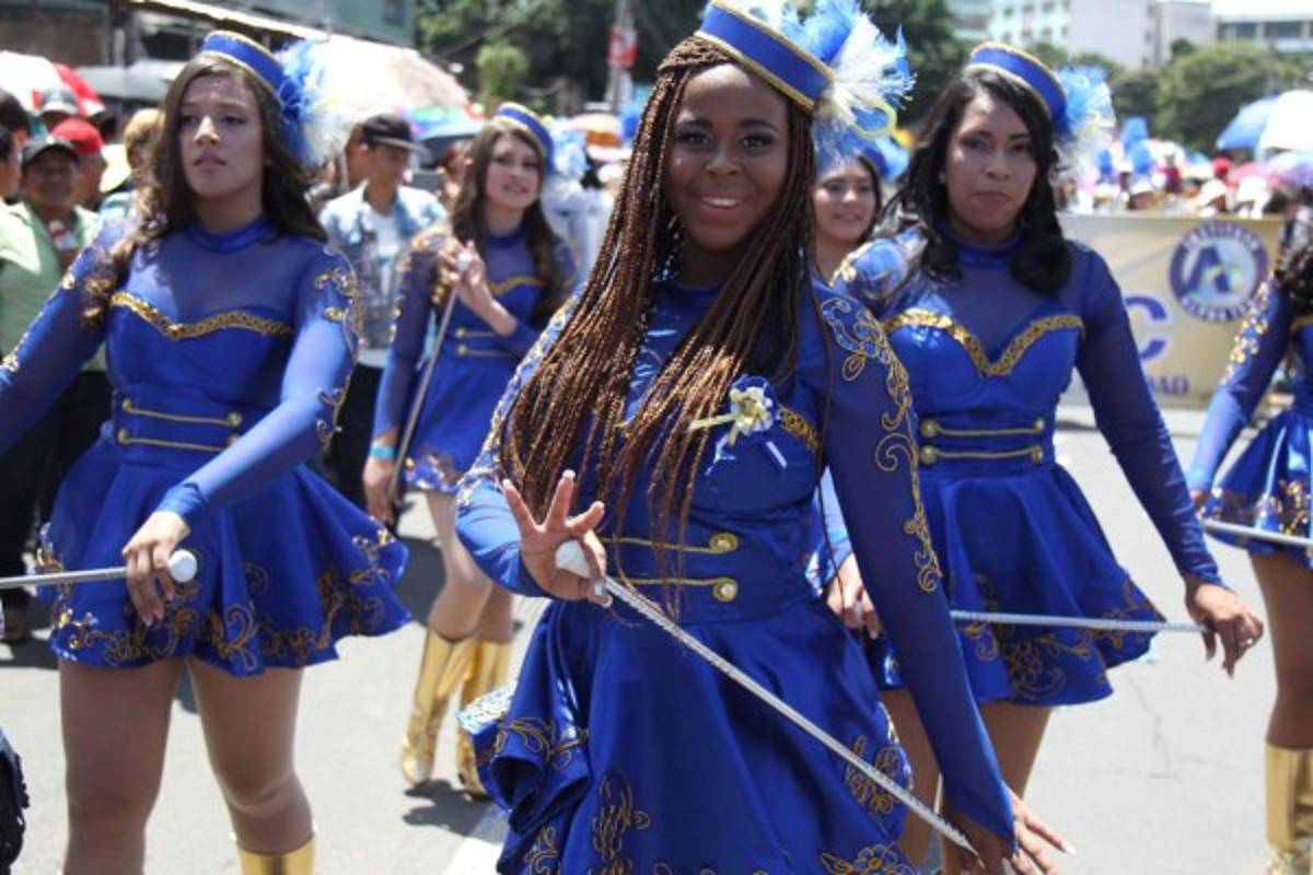 Las palillonas de Tegucigalpa que han deslumbrado en los desfiles patrios