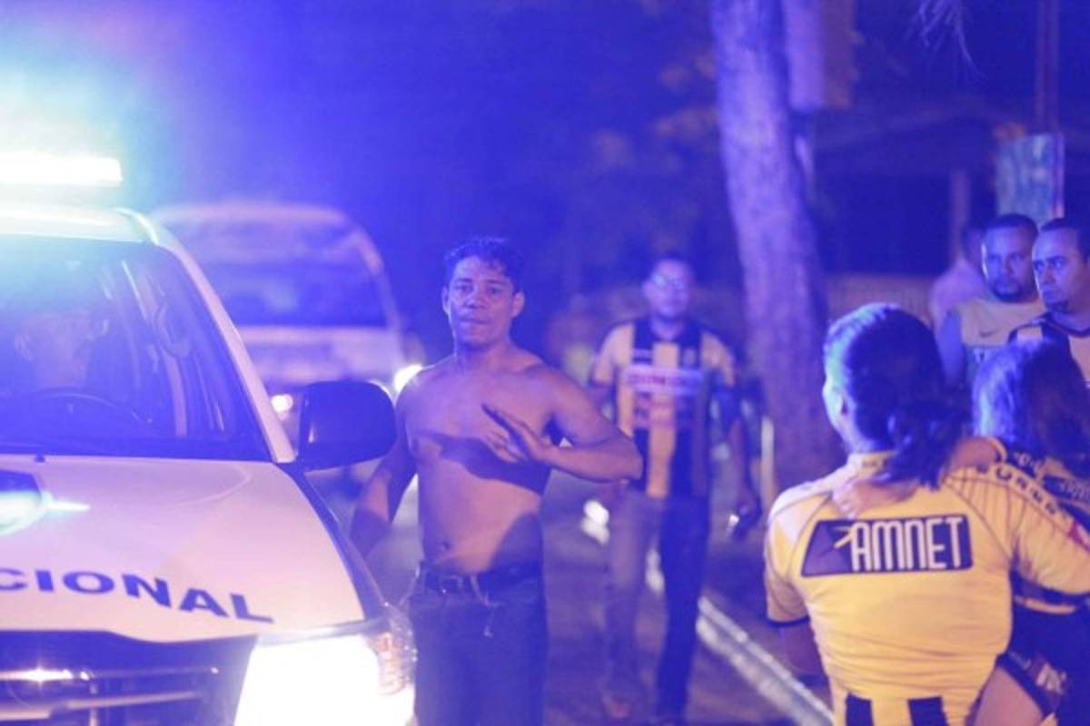 Zafarrancho entre barra del Real España y policía en el Morazán