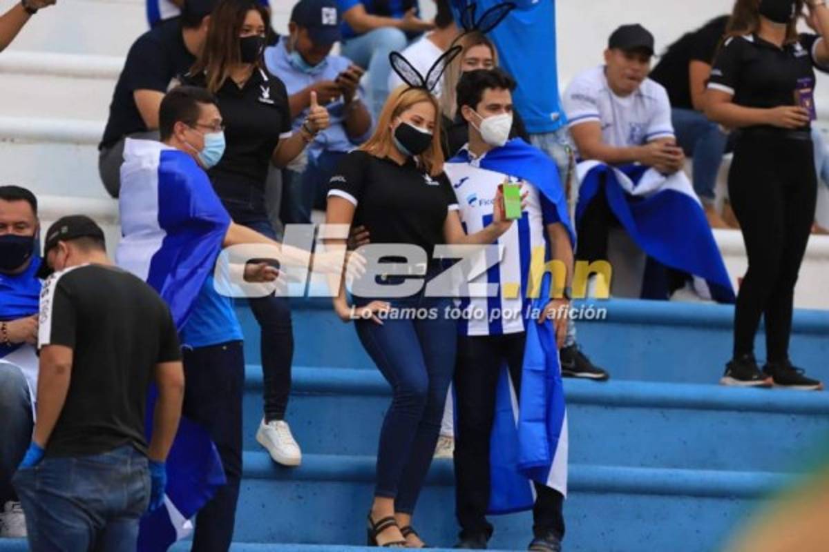 Las bellezas del Honduras vs Estados Unidos: las 'conejitas' acaparan las cámaras y roban corazones