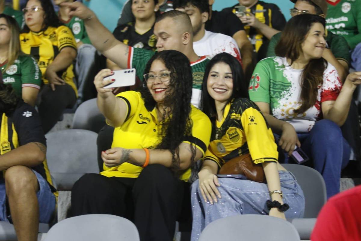 Listo el FVS en el Morazán: lindas aficionadas y el ambiente que se vivió en el Real España-Marathón