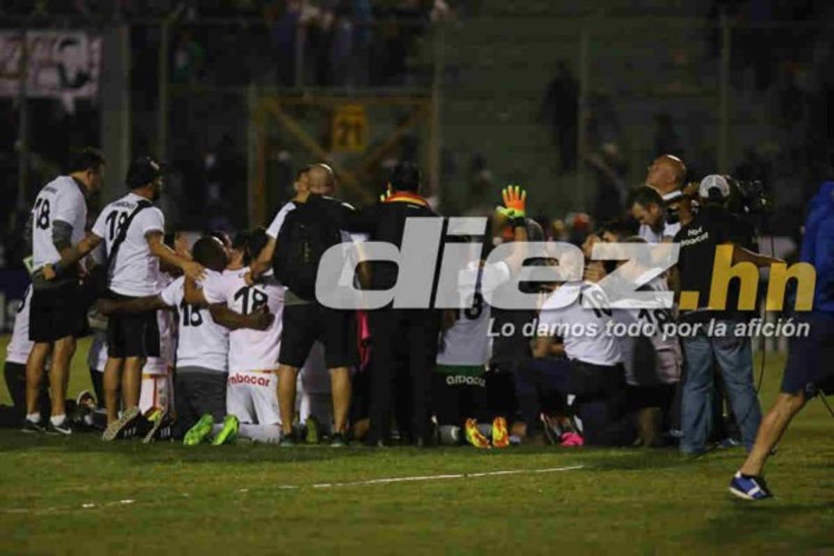 NO SE VIO EN TV: El drama de los jugadores de Motagua y la inolvidable pancarta en gradería