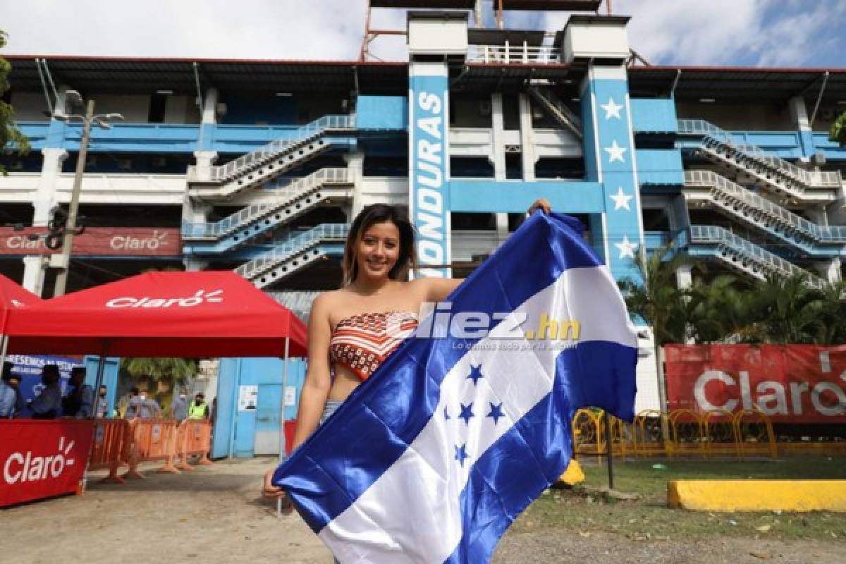 ¿Quién es la rubia? Las hermosas catrachas que adornan el Honduras vs. Costa Rica en el Olímpico