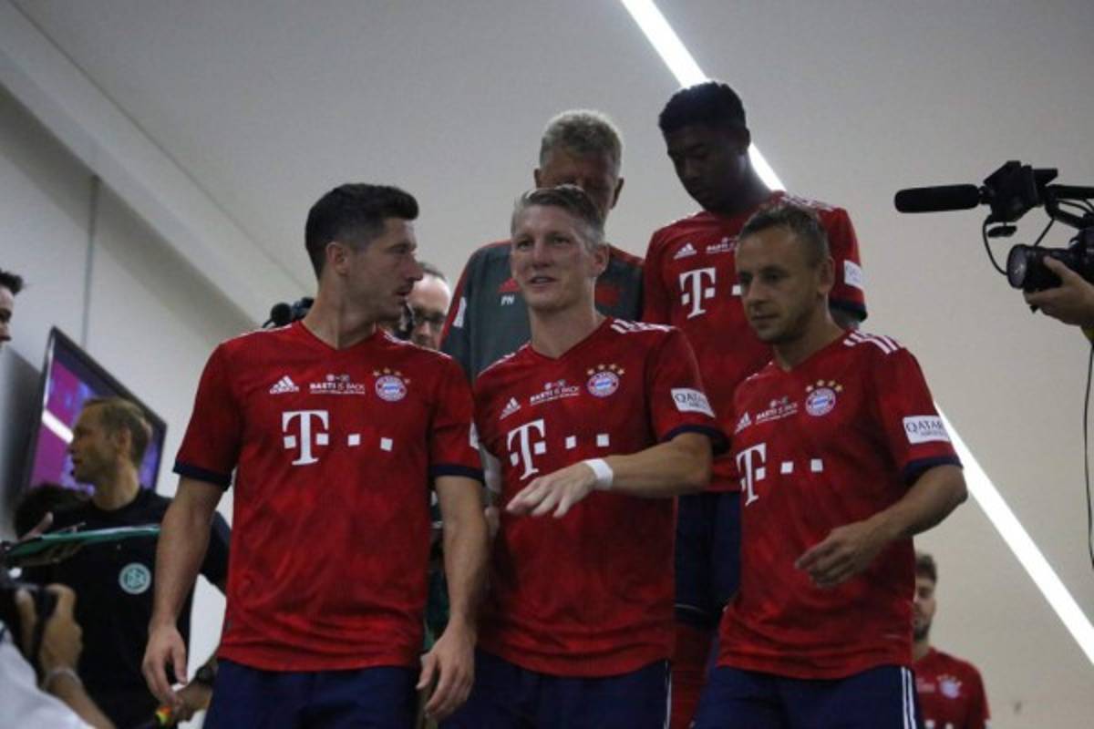 ¡ETERNO! La emotiva despedida del Bayern Munich a Bastian Schweinsteiger en el Allianz Arena